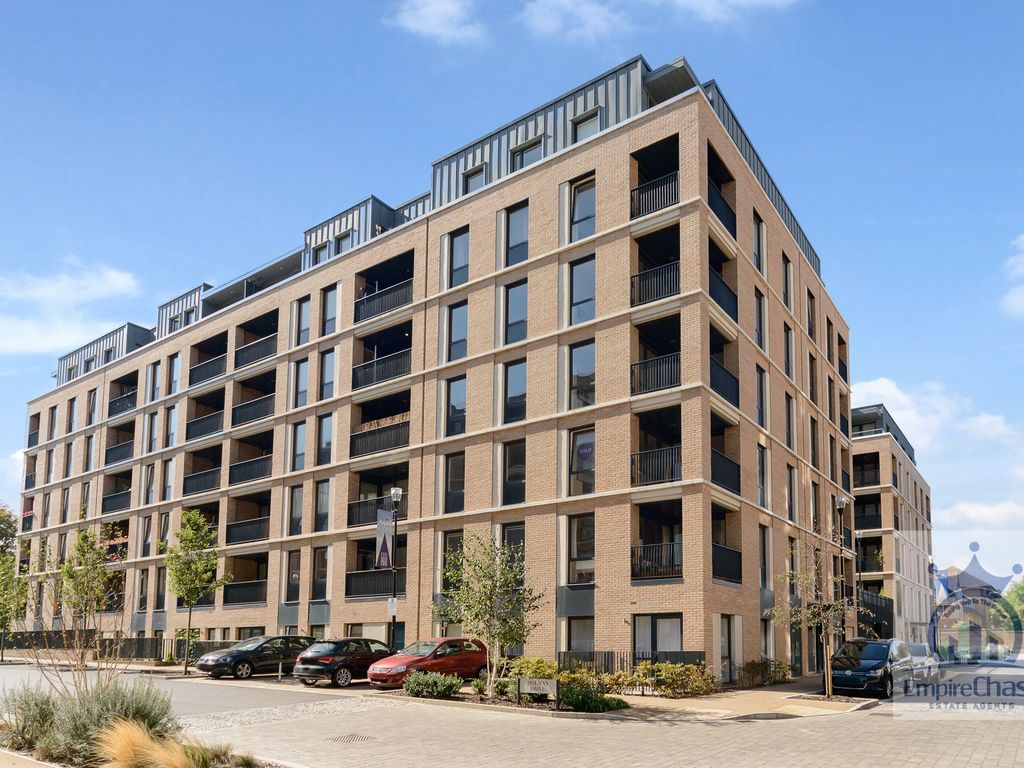 1 bed flat to rent in Holman Drive, Southall UB2, £1,600 pcm Zoopla