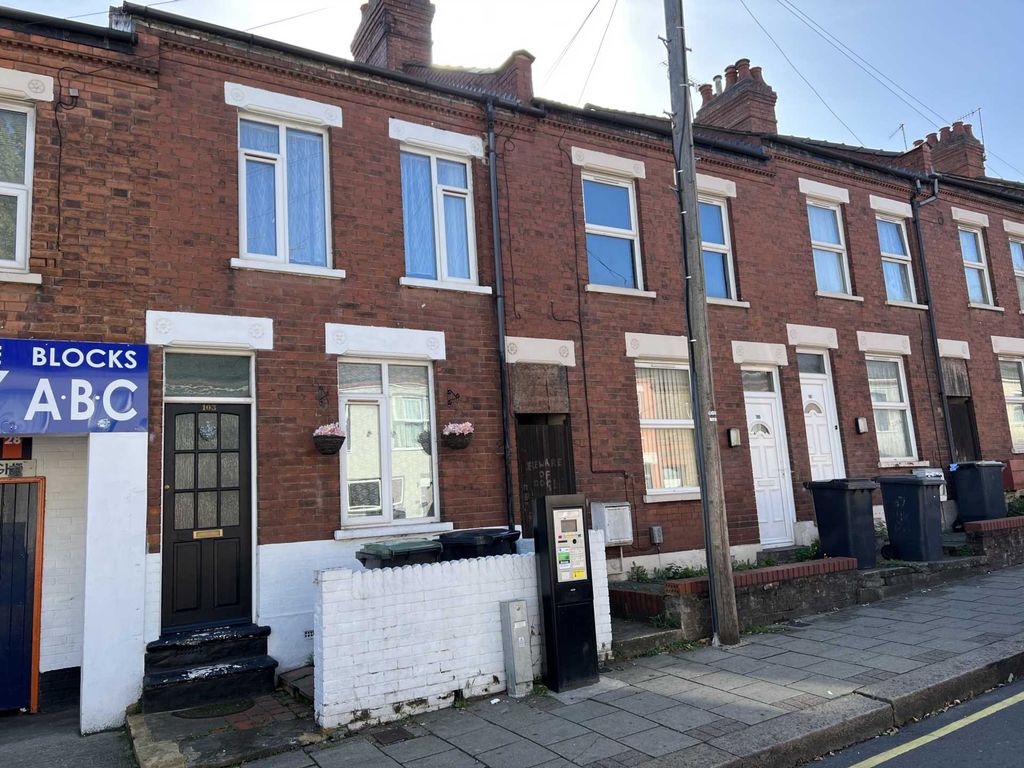 3 bed terraced house for sale in Oak Road, Luton LU4 Zoopla