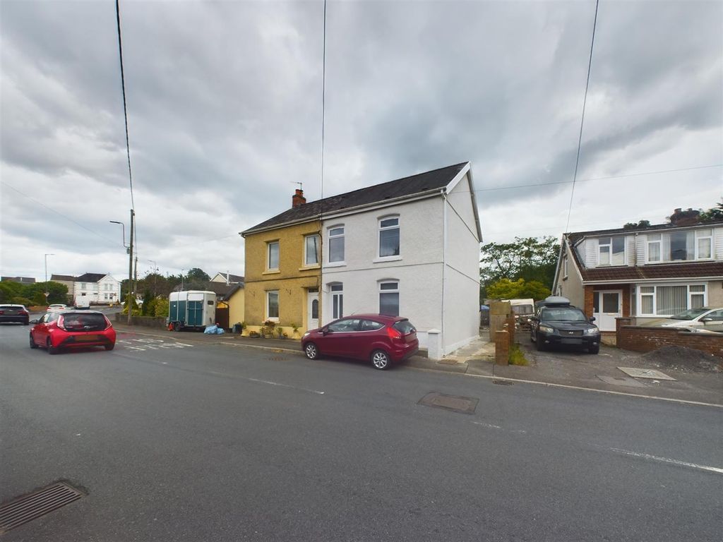 3 bed semidetached house for sale in Hendre Road, Tycroes, Ammanford