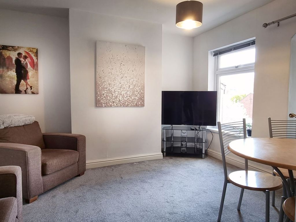 1 bed flat to rent in Well Street, NewcastleUnderLyme ST5, £595 pcm Zoopla