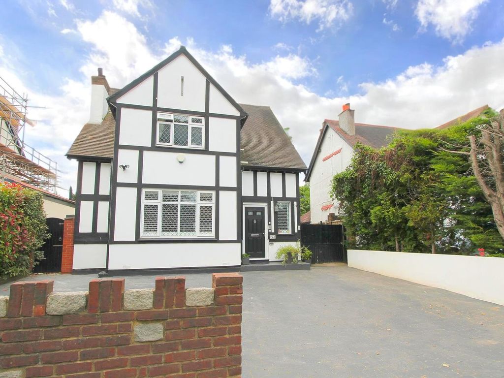 3 bed detached house for sale in Woodcote Road, Wallington SM6, £