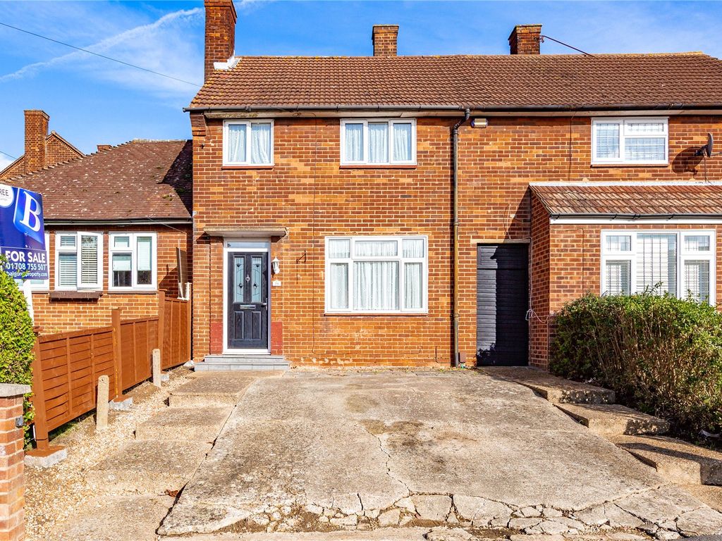 3 bed detached house for sale in Dudley Road, Romford RM3 Zoopla