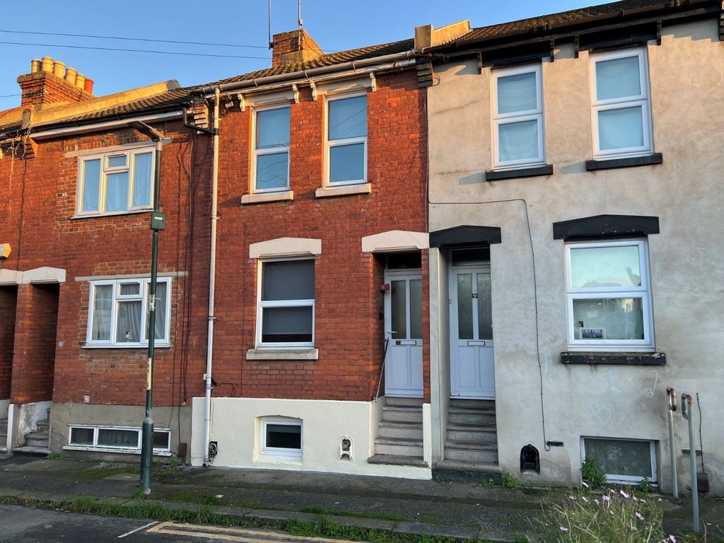 3 bed terraced house for sale in Second Avenue, Chatham, Kent ME4, £