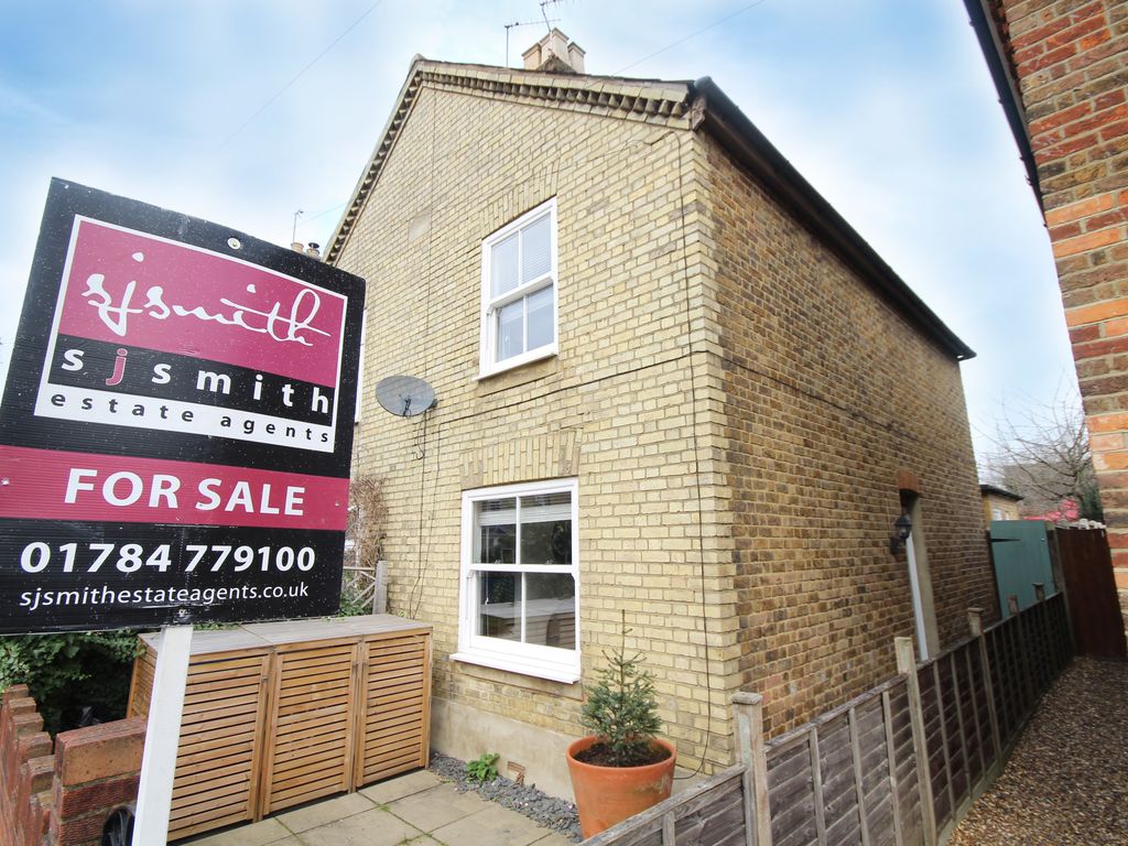 2 bed semidetached house for sale in Hythe Road, Staines TW18 Zoopla