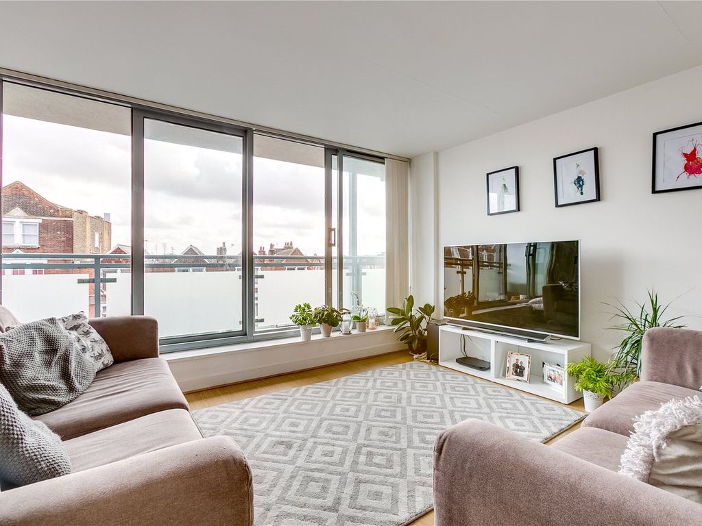 2 bed flat to rent in Gateway House, 2A Balham Hill, London SW12 Zoopla