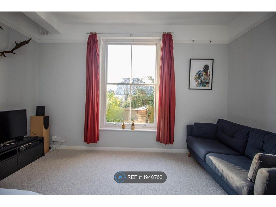 Studio to rent in Ewell Road, Surrey KT6, £1,100 pcm Zoopla