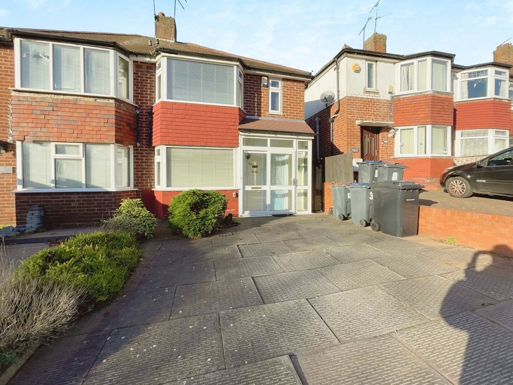 3 bed semidetached house for sale in Charnwood Road, Birmingham B42, £