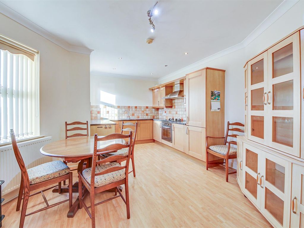 2 bed flat for sale in Knowsley Road, Southport PR9, £190,000 Zoopla