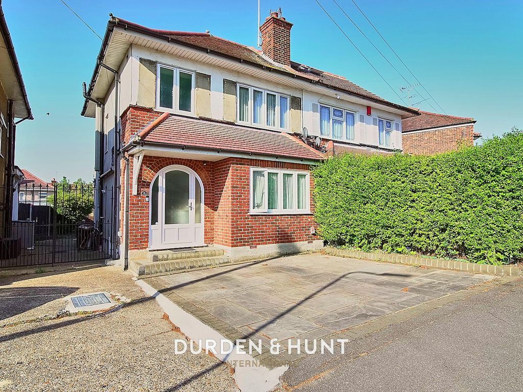 3 bed semidetached house for sale in Judith Avenue, Romford RM5 Zoopla