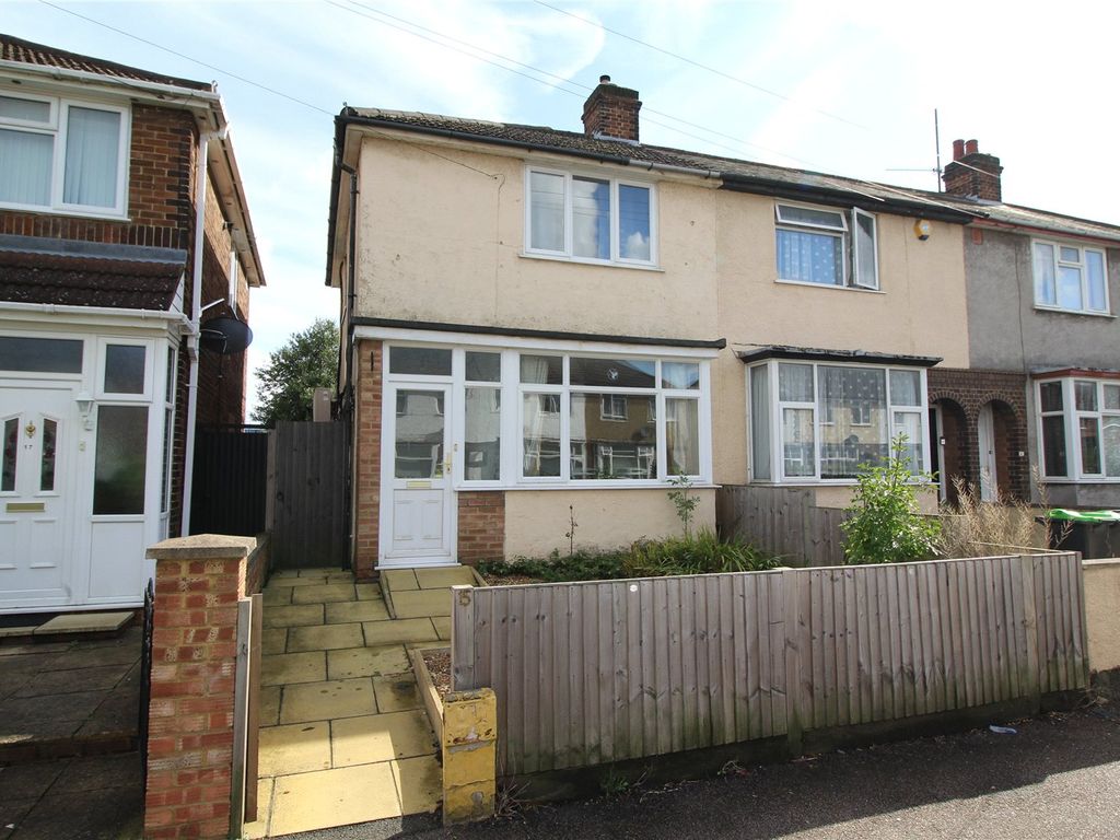 2 bed end terrace house for sale in Oak Road, Bedford, Bedfordshire ...