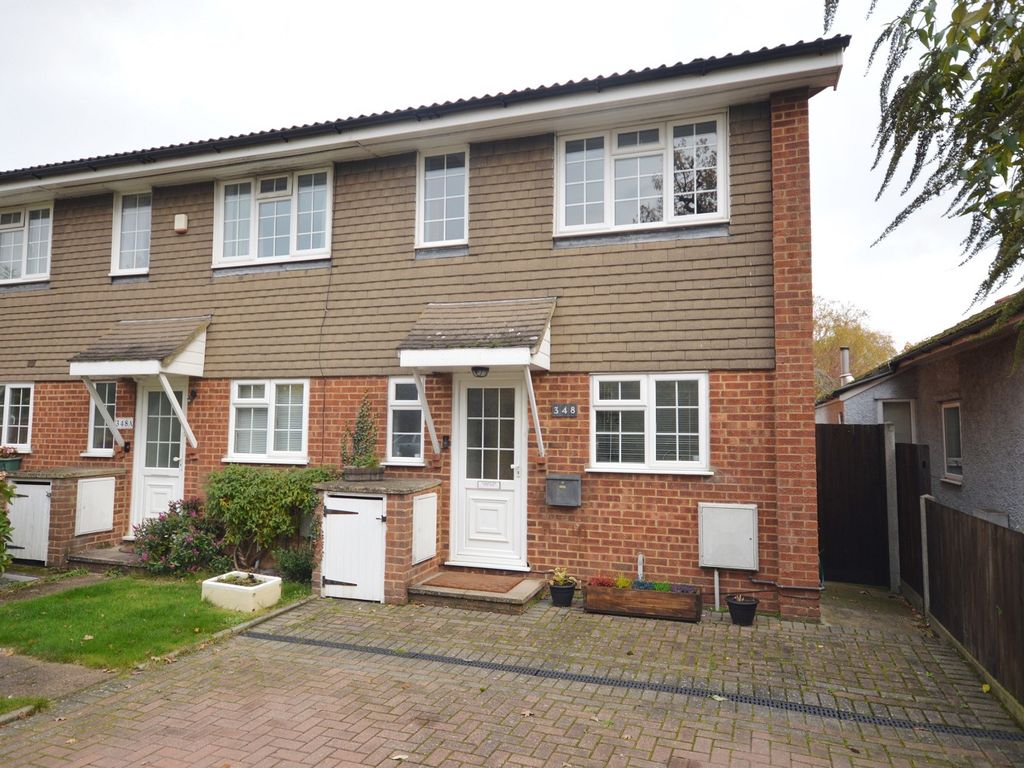 3 bed end terrace house to rent in Chessington Road, West Ewell, Surrey