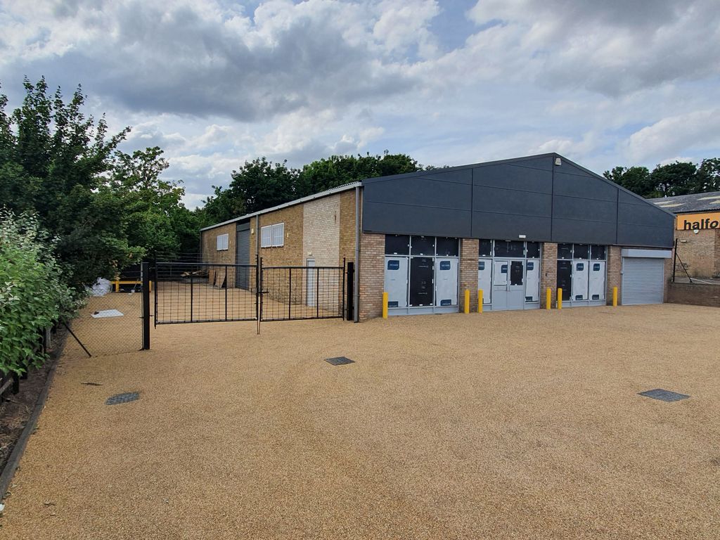 Industrial to let in Victor House, Hogg Lane, Grays, West Thurrock RM17