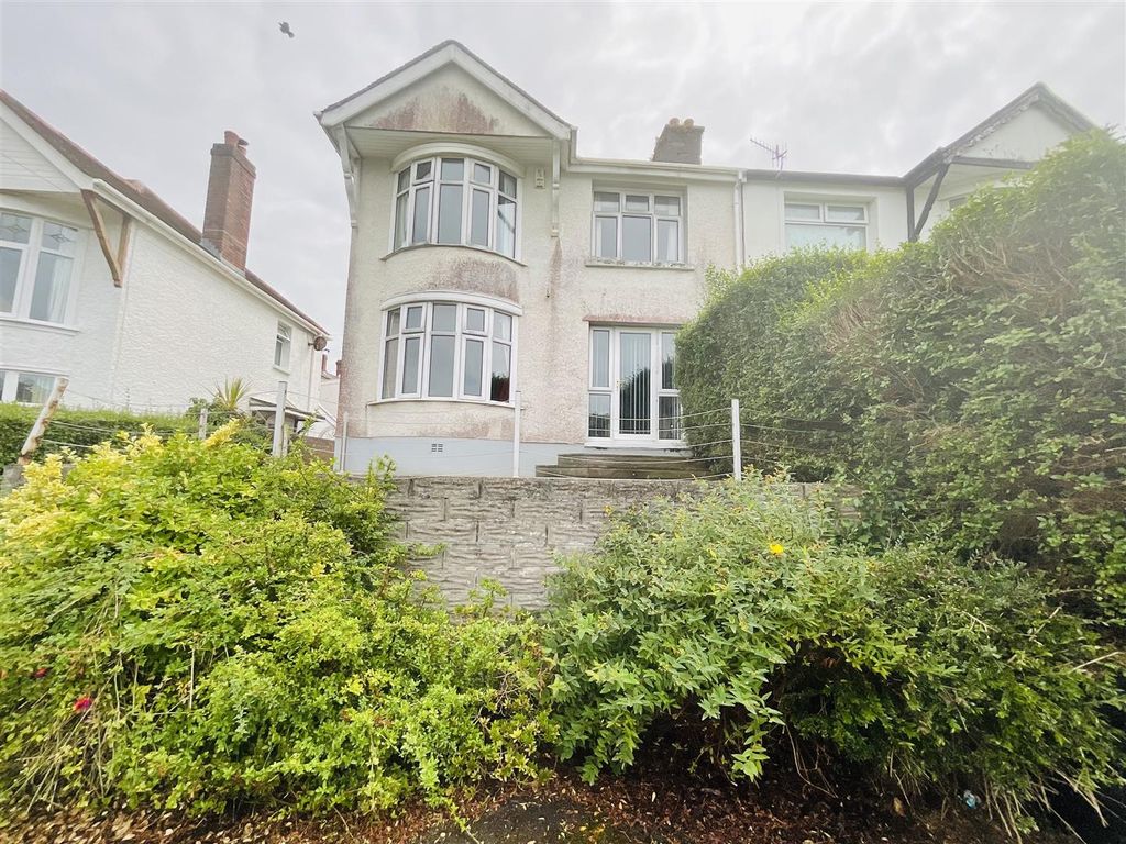 3 bed semidetached house for sale in Parc Howard Avenue, Llanelli SA15