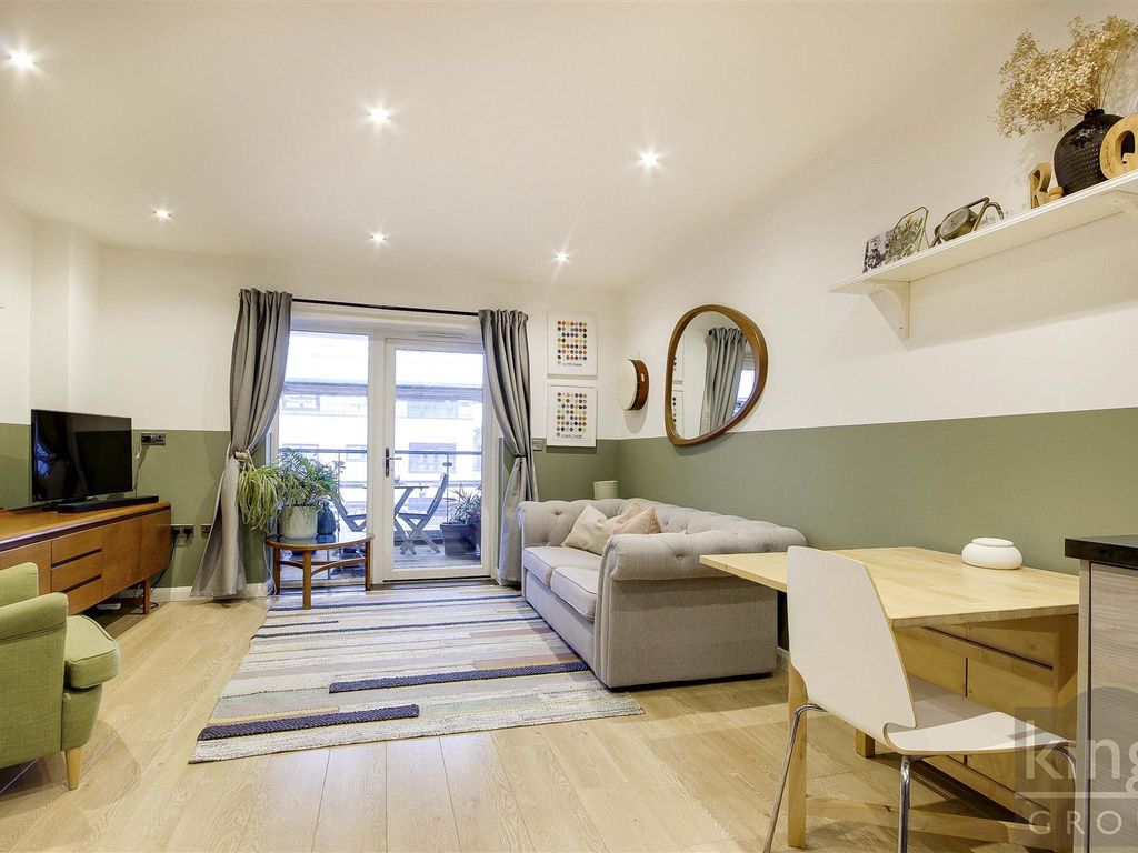2 bed flat for sale in Thornbury Way, London E17 Zoopla