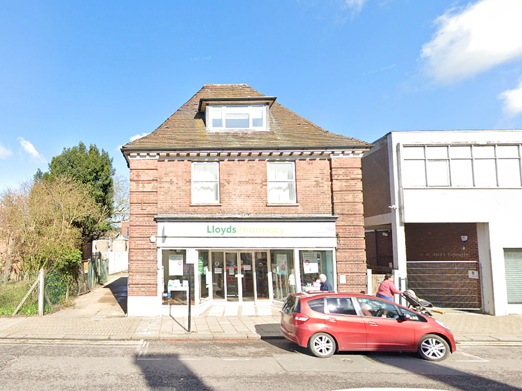 2 bed flat to rent in Electric House, Station Road, Chingford, London