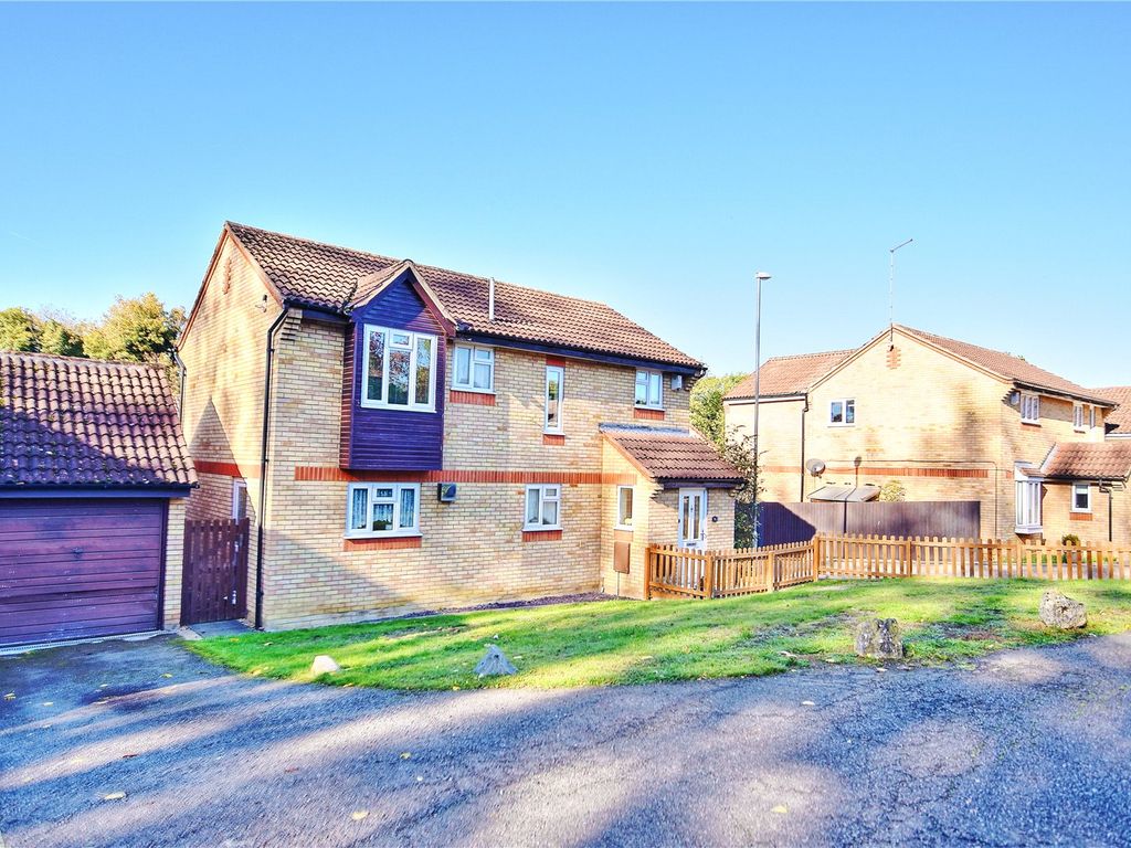 Crestwood Gardens, Northampton NN3  