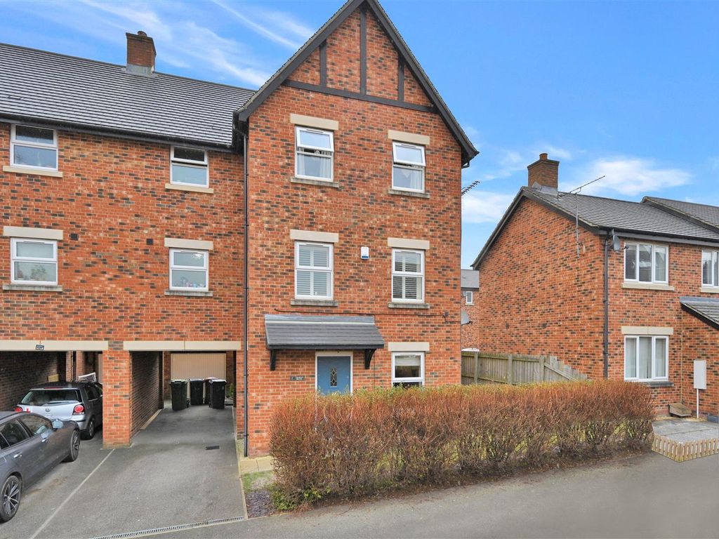 4 bed semidetached house for sale in Thomas Drive, Guiseley, Leeds