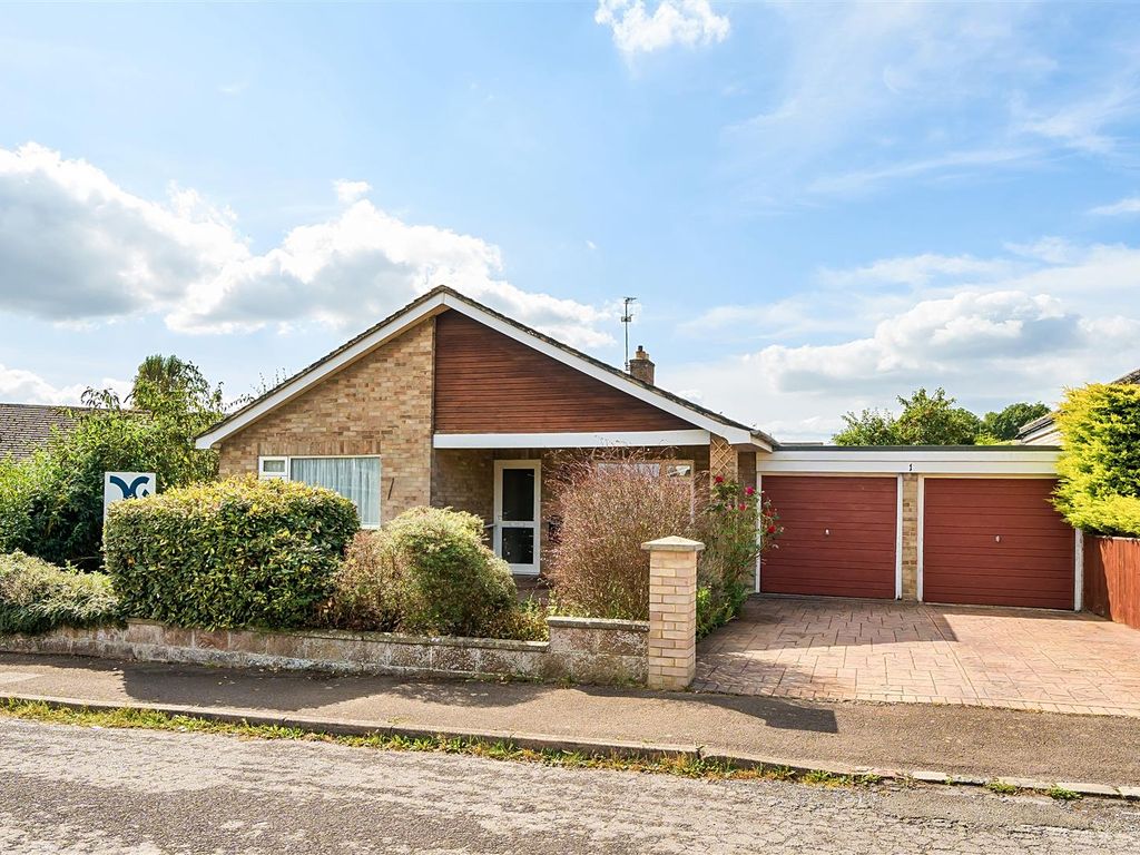3 bed detached bungalow for sale in Church Path, Stanford In The Vale