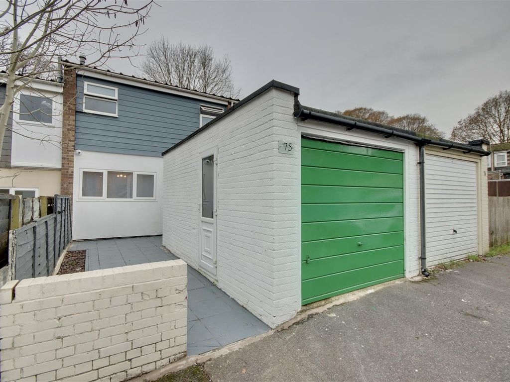 3 bed terraced house to rent in Fulmer Walk, Cowplain, Waterlooville