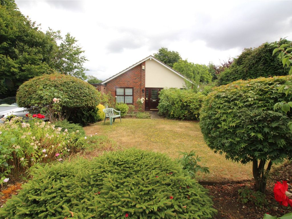 3 bed bungalow for sale in Silverbirch Avenue, Meopham, Gravesend, Kent