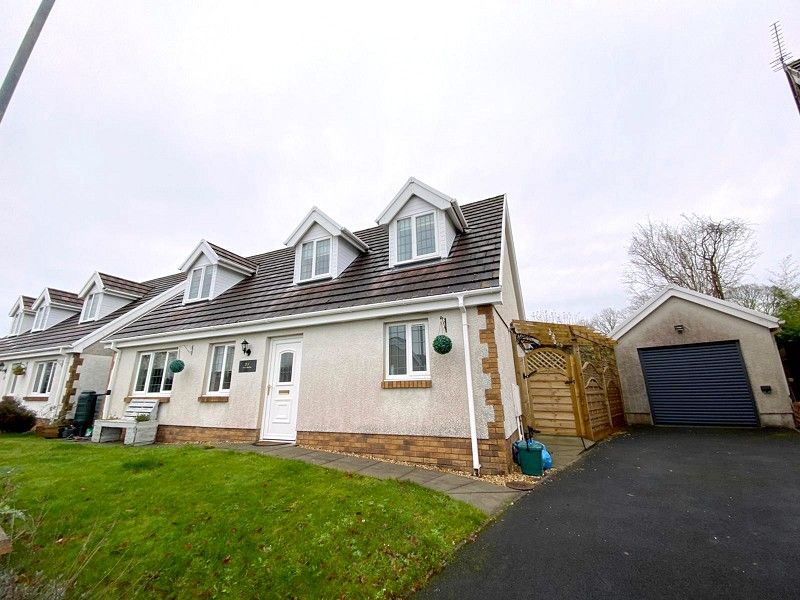 3 bed detached house for sale in gwaun henllan, ammanford, carmarthenshire. sa18
