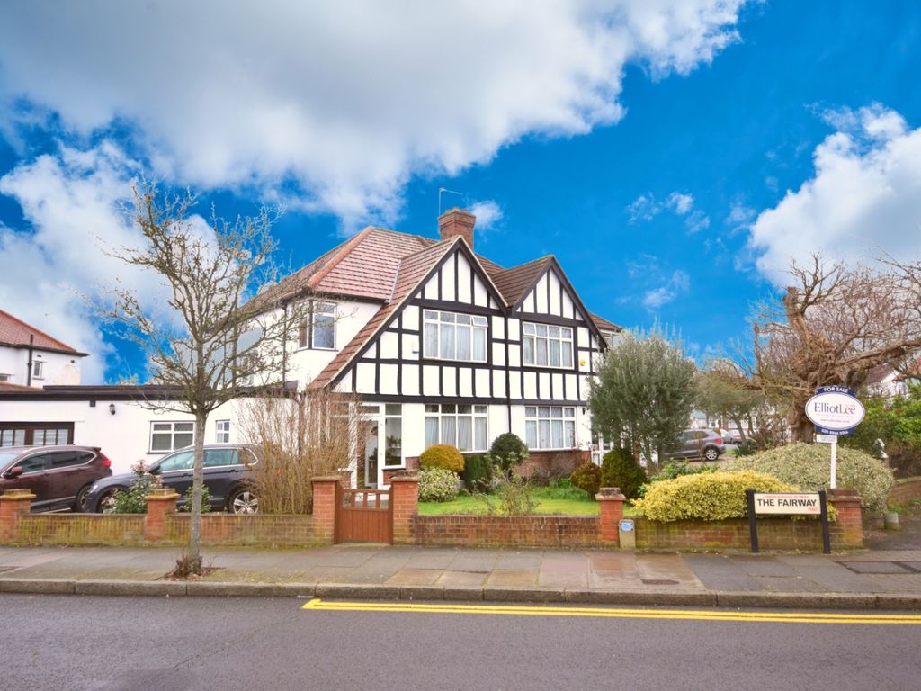 4 bed semidetached house for sale in The Fairway, Sudbury Court