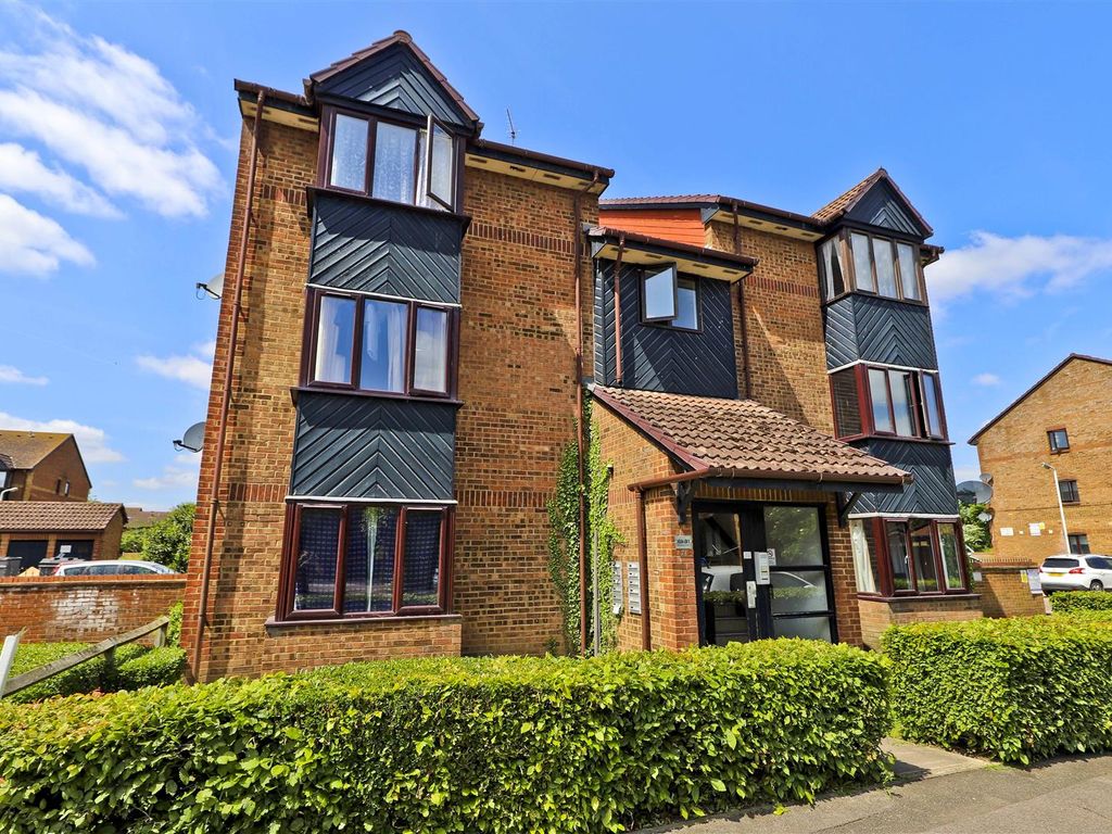 Studio for sale in Hawthorne Crescent, West Drayton UB7 Zoopla