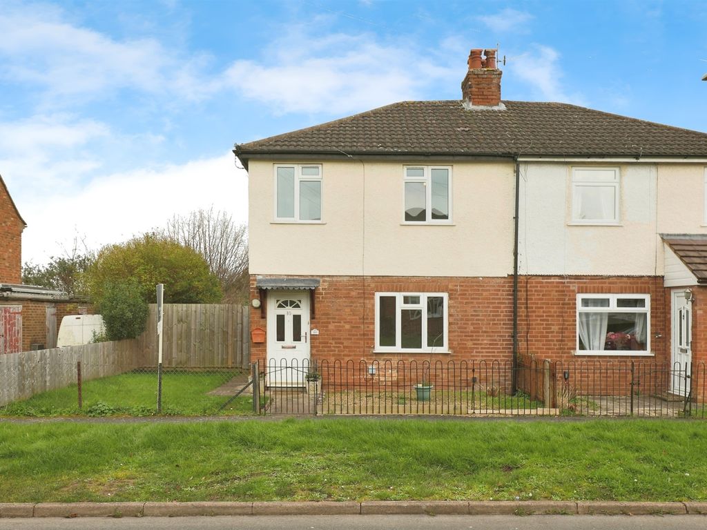 3 bed semidetached house for sale in Jamaica Road, Malvern WR14, £