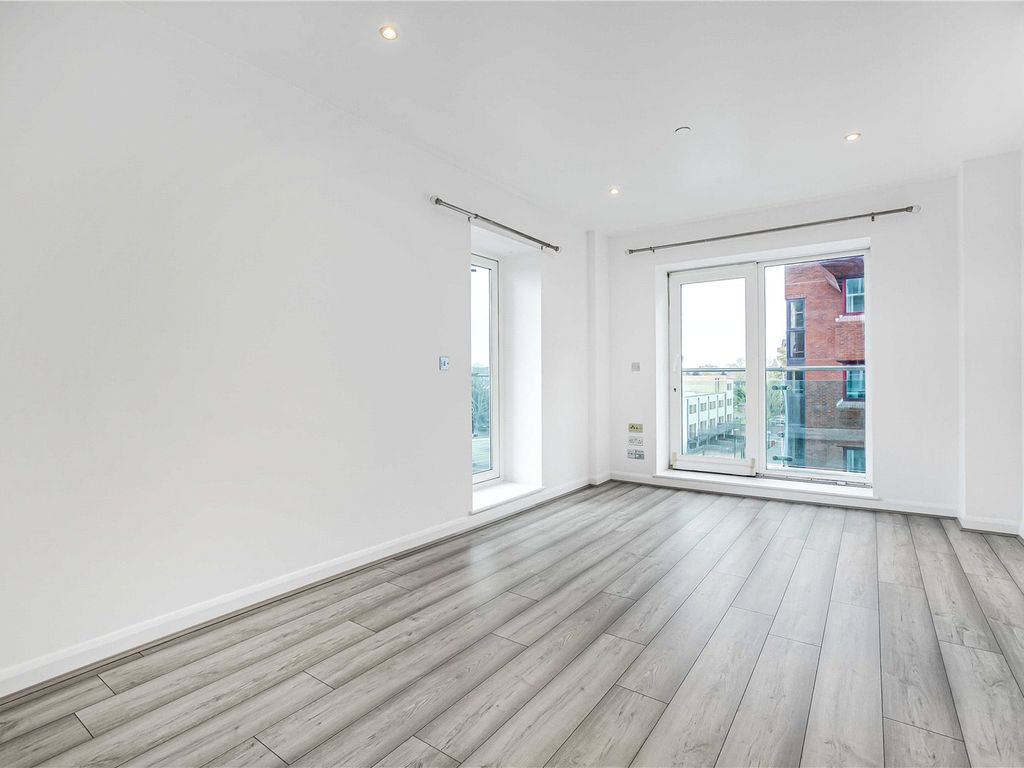 3 bed flat to rent in Cavalier House, 4650 Uxbridge Road, Ealing W5, £