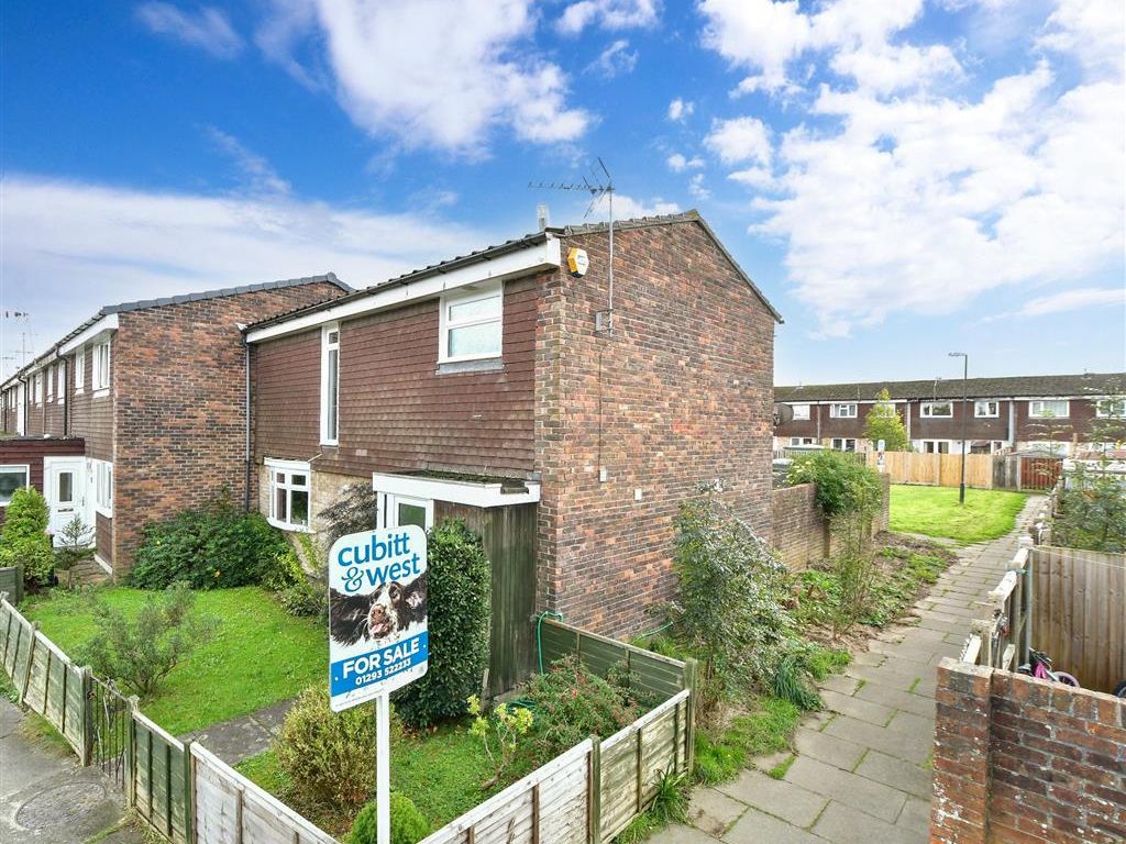3 bed end terrace house for sale in Padstow Walk, Bewbush, Crawley