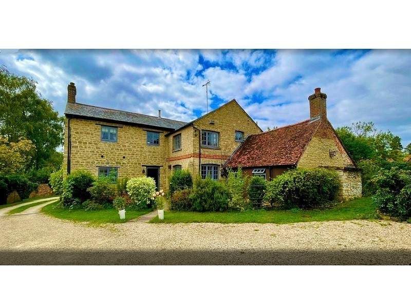 Hotel/guest house for sale in Milton Keynes, England, United Kingdom