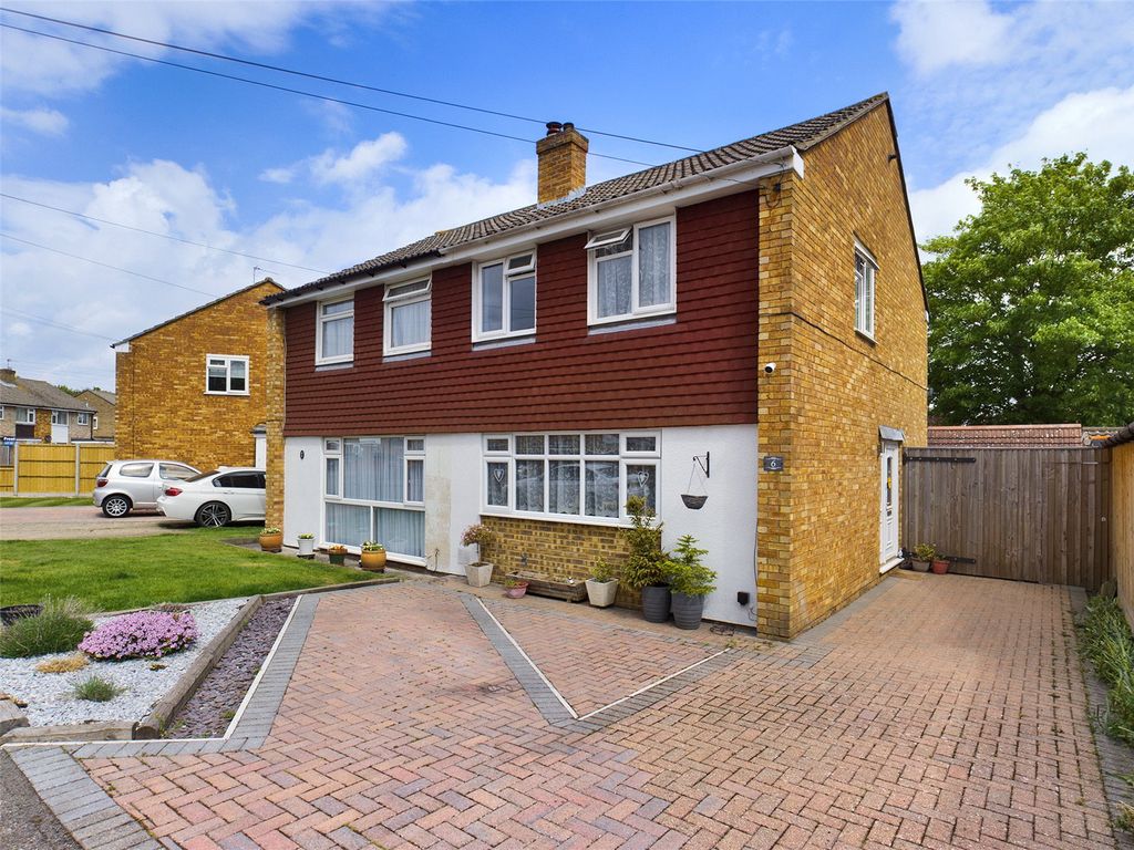 3 bed semidetached house for sale in Anderson Drive, Ashford