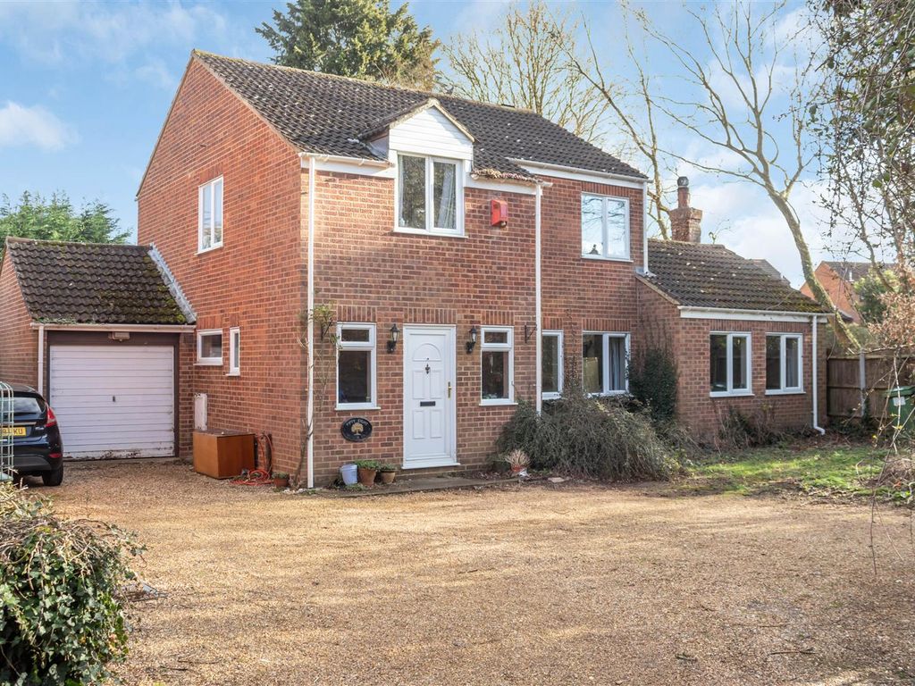 4 bed detached house for sale in Granes End, Great Linford, Milton