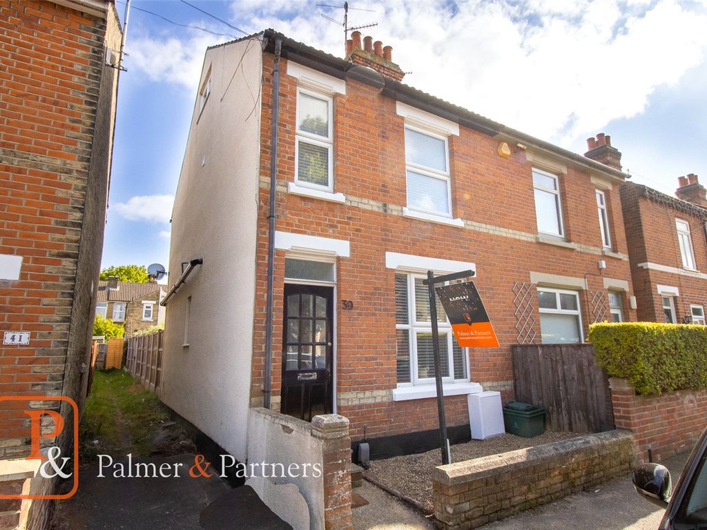 4 bed semidetached house for sale in King Stephen Road, New Town