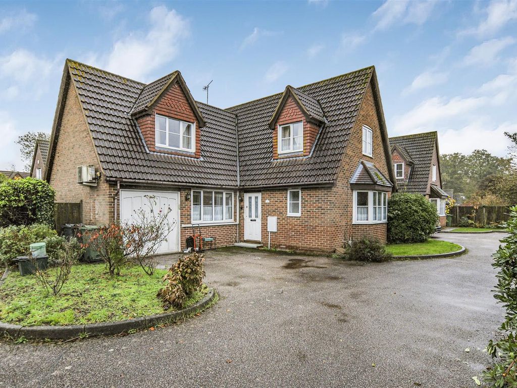 3 bed detached house for sale in Moran Close, Bricket Wood, St. Albans