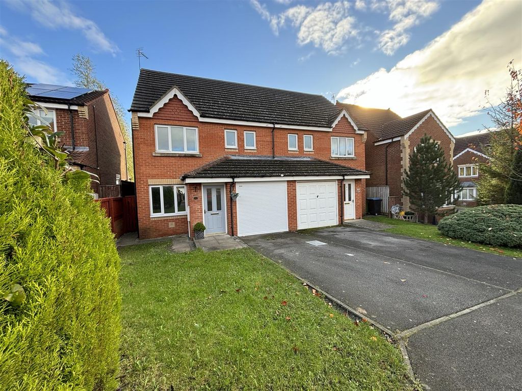 4 bed semidetached house for sale in Larmouth Court, Willington, Crook