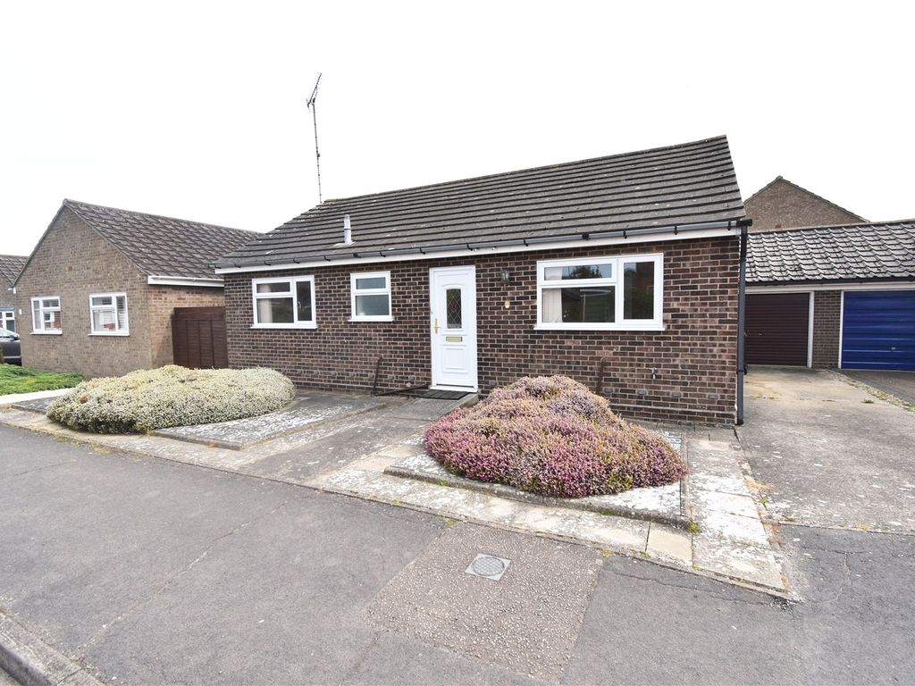 2 bed bungalow for sale in Gravel Hill Way, Dovercourt, Harwich, Essex