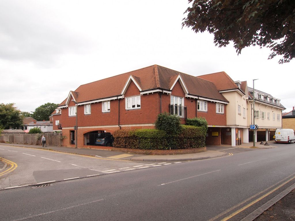 2 bed flat to rent in Mercury House, Ewell Village, Surrey KT171Sn KT17