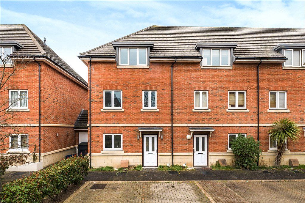 4 bed end terrace house for sale in Academy Place, Isleworth, Middlesex