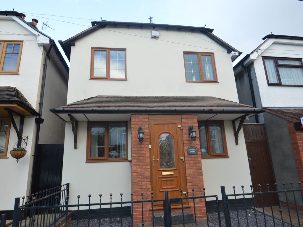 3 bed country house to rent in Lloyd Street, Cannock WS11, £1,100 pcm