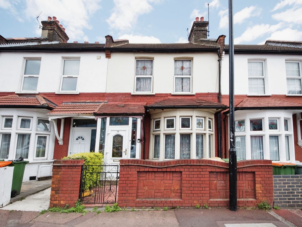 4 bed terraced house for sale in New Barn Street, London E13, £450,000