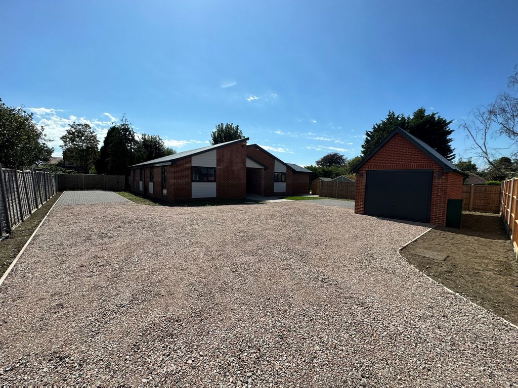 New home, 4 bed detached bungalow for sale in Portchester Road, Fareham PO16, £895,000 Zoopla