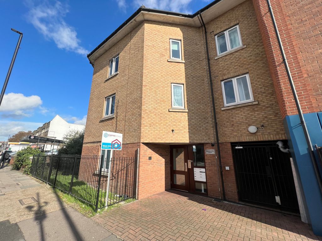 2 bed flat to rent in Green Lanes, Palmers Green N13, £1,700 pcm Zoopla