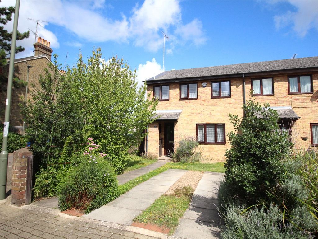 4 bed end terrace house for sale in Leicester Road,