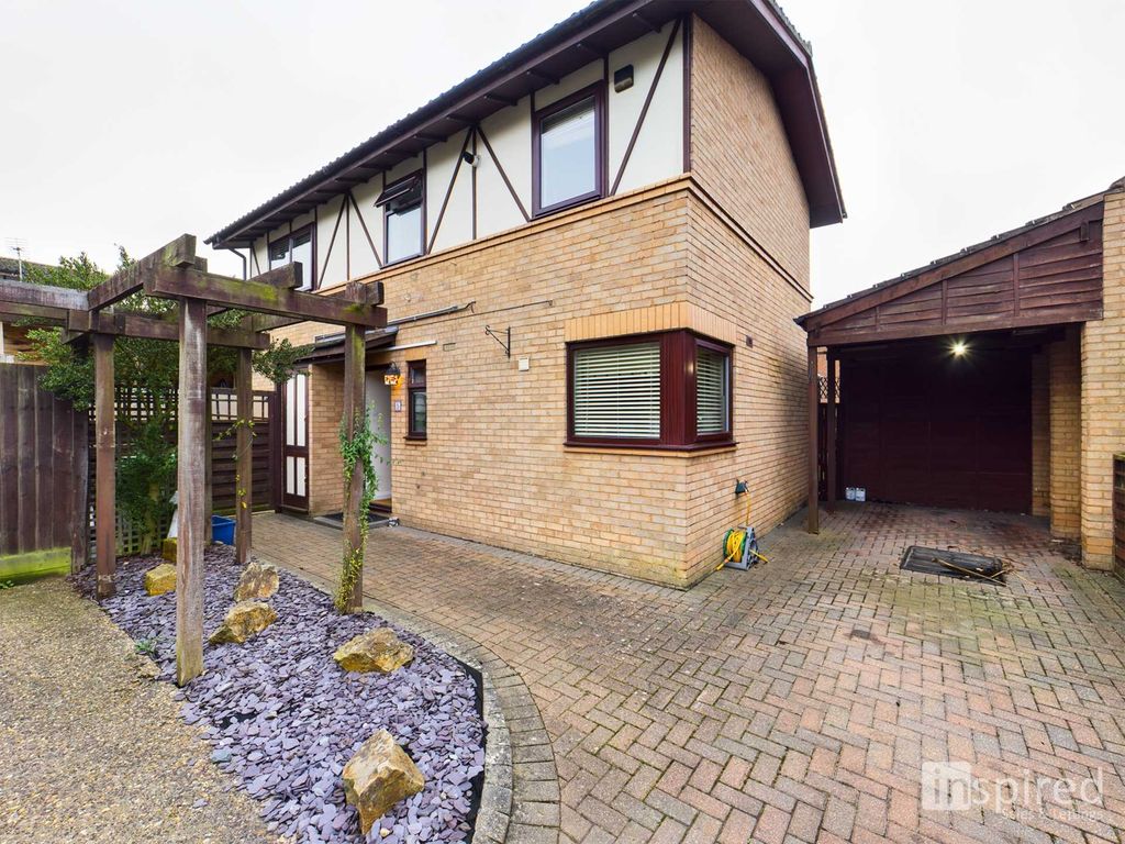 4 bed detached house for sale in Furzton MK4 Zoopla