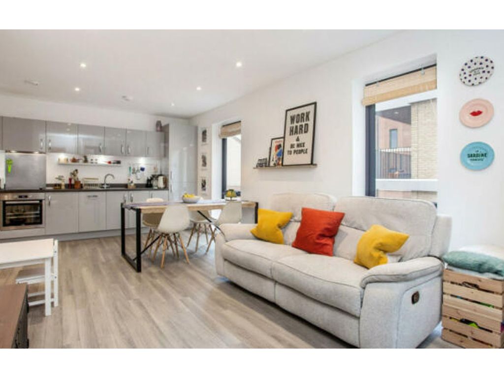 2 bed flat for sale in 66 Roden Street, Ilford IG1, £350,000 Zoopla