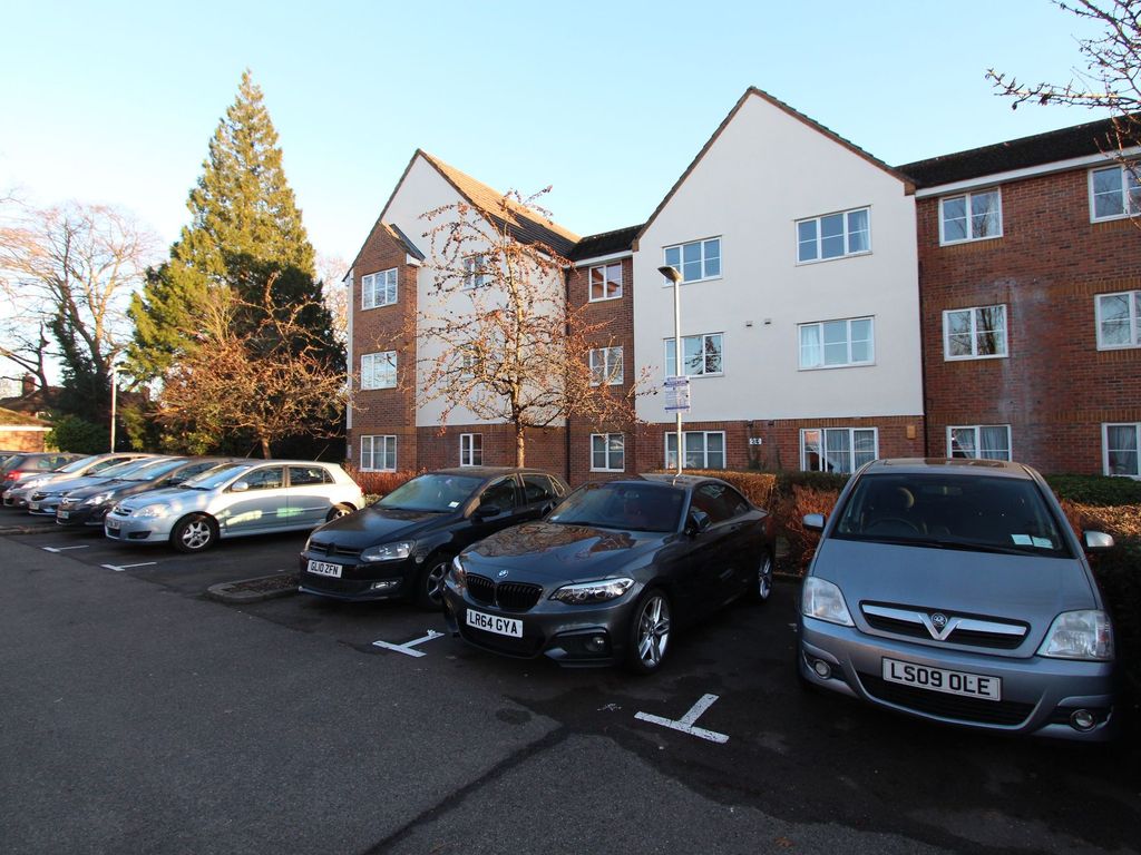 2 bed flat to rent in Gisburne Way, House Gisburne Way WD24