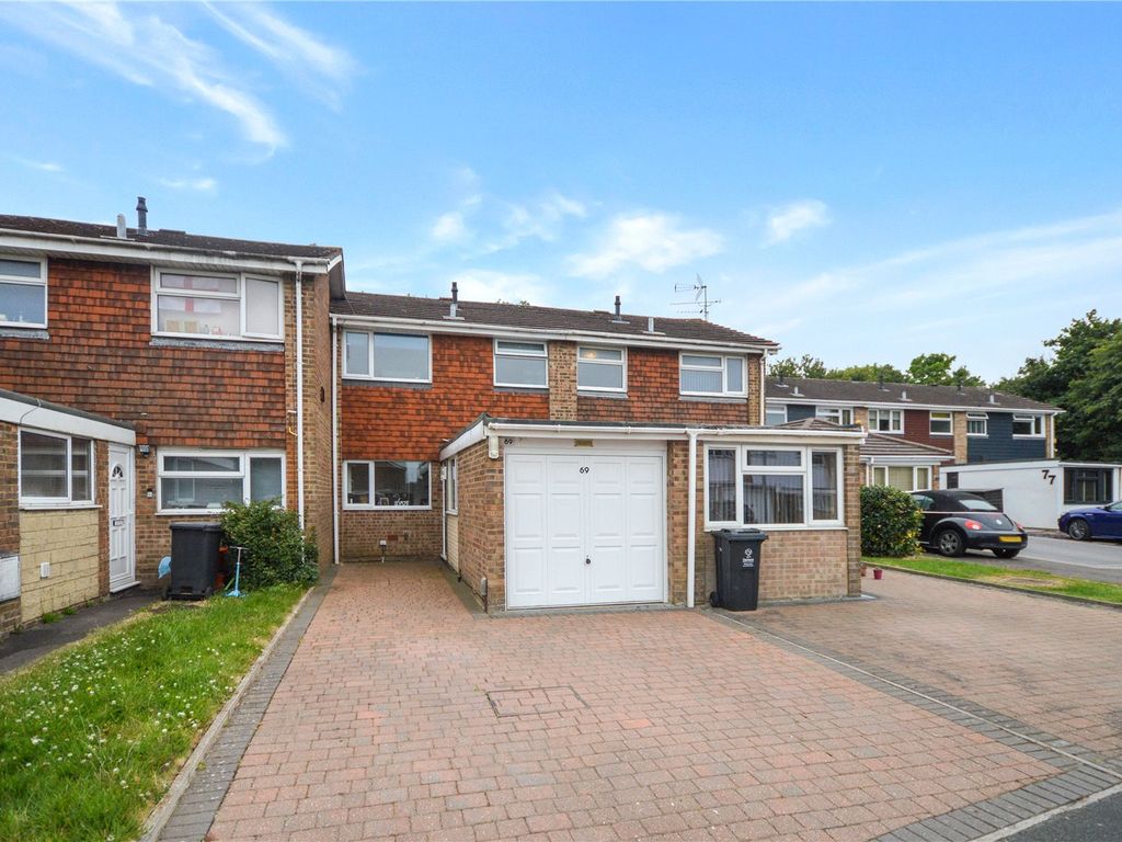 2 bed terraced house for sale in Merlin Way, Covingham, East Swindon