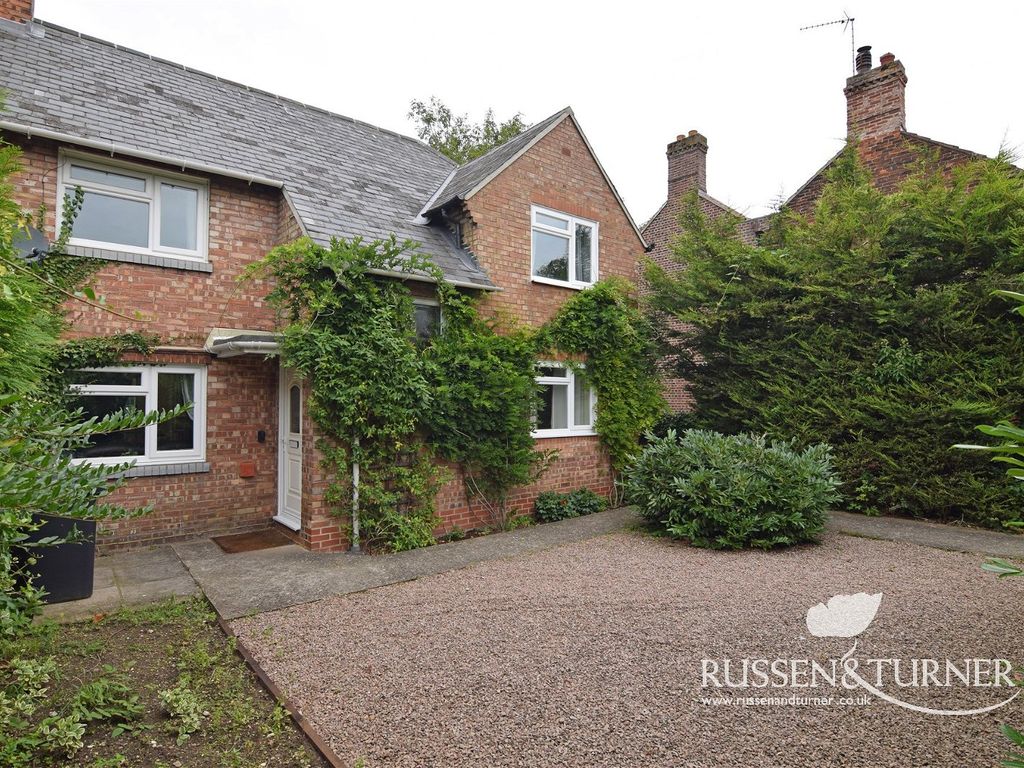 4 bed semidetached house for sale in Gayton Road, King's Lynn PE30, £