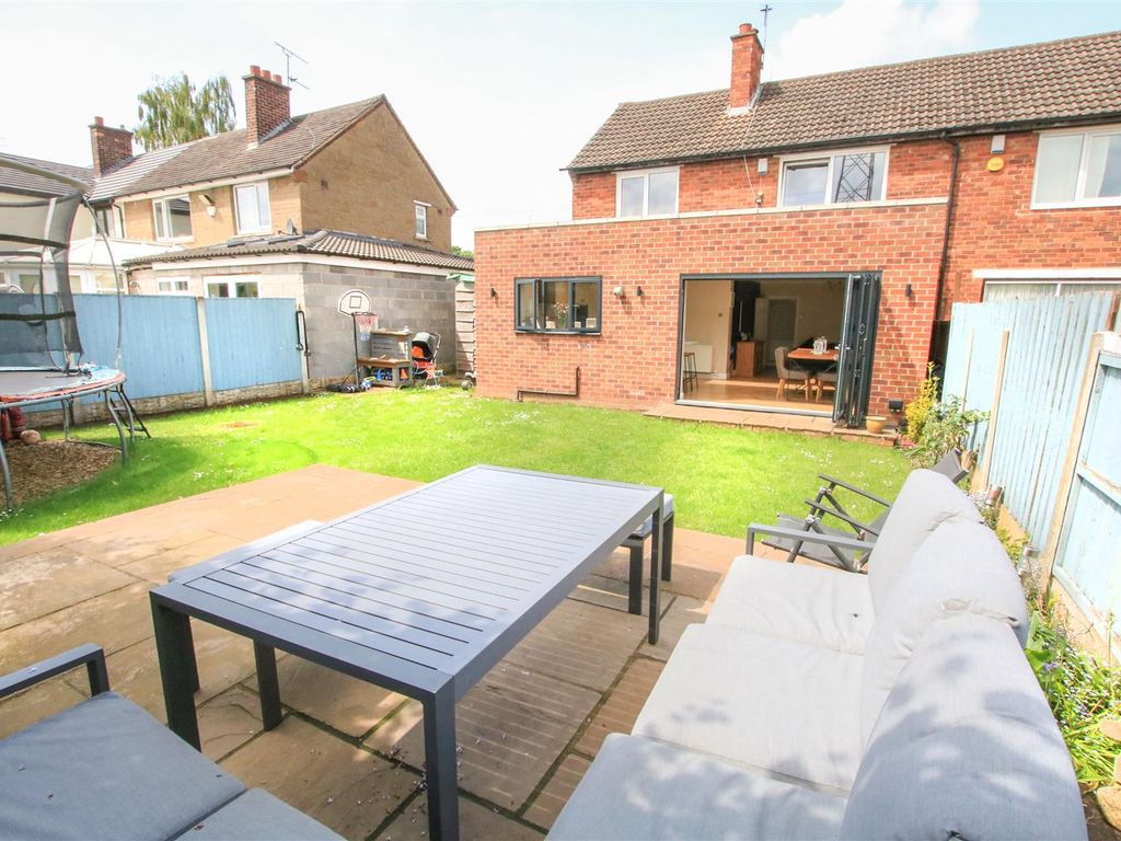 3 bed semidetached house for sale in Cromwell Drive, Sprotbrough